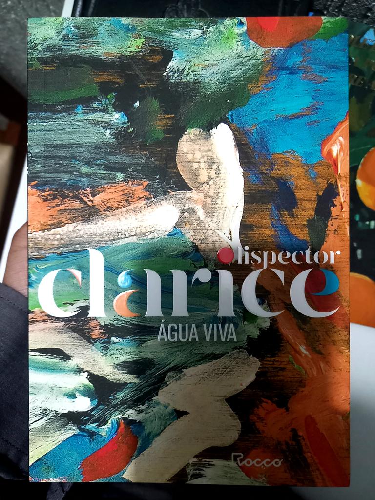 tonvicttor's tweet image. olhem o livro q acabei de comprar