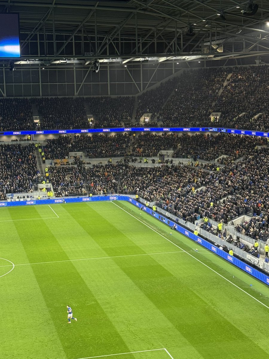 Fair play to the Wolves fans that travelled to Everton tonight.

Backing their team through thick and thin, rewarded with a solid point! 👏 #WWFC