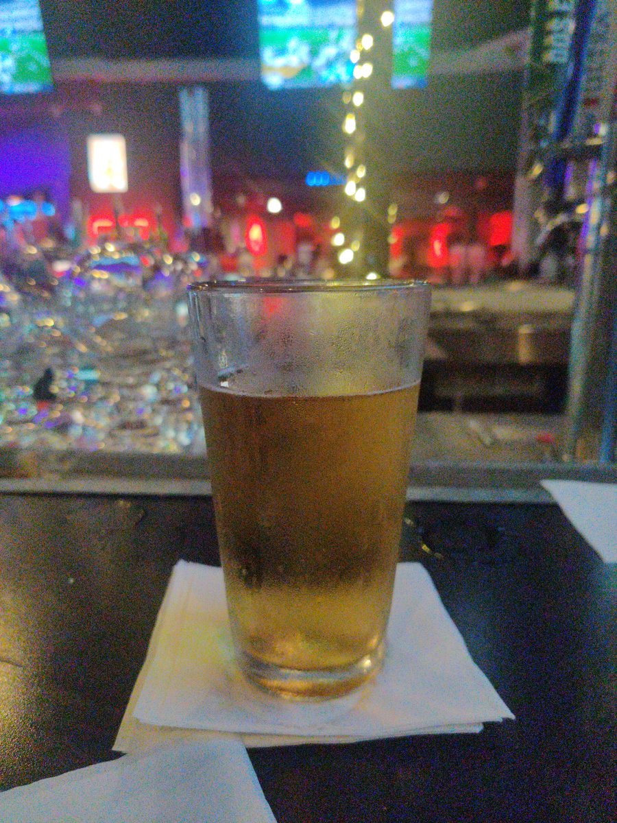 David_Hino92's tweet photo. enjoying a cold one https://t.co/AuwKvZFuBq