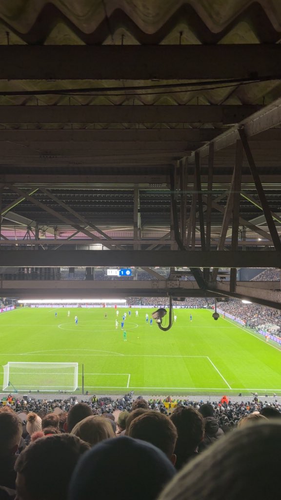ffc_harry's tweet photo. Chelsea at home https://t.co/oloC1vxSfU