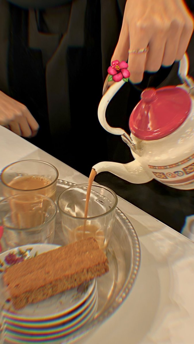 dm_9ia's tweet image. شاي و قمرا ❣️❣️❣️