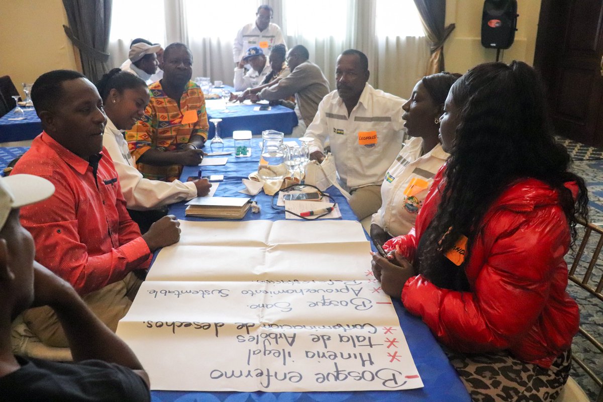 Esta iniciativa cuenta con una hoja de ruta intersectorial para priorizar mecanismos eficientes de:

🌳Conservación
🌱Restauración
♻Manejo sostenible
☕Producción libre de deforestación
🔥Prevención de incendios forestales
🙋🏻Beneficios directos para las comunidades