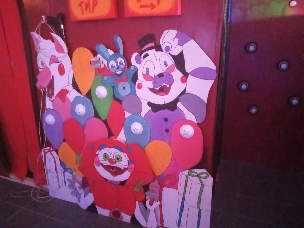 Nothing_loool's tweet photo. @lum1nos Well,I'm from Rus and it's opened in my city!So I can give you more. I was there in the early days. The animatronics were under repair, only Lolbit was working. One of the arcades (which they made themselves) was also malfunctioning.This is the DL electronics team, they have a YT https://t.co/ll7zmYCSW5