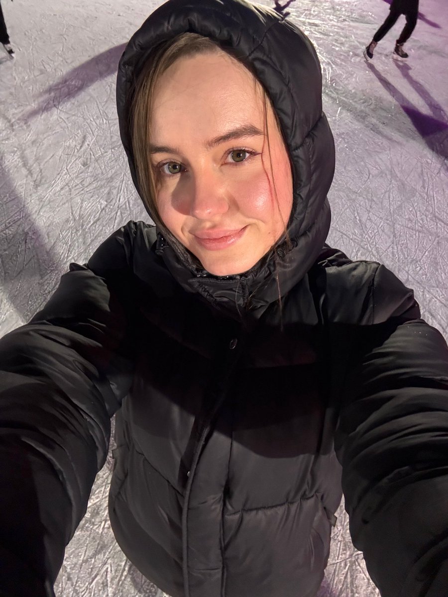 А твітер ще живий чи всі вже в тредс?🥲❄️