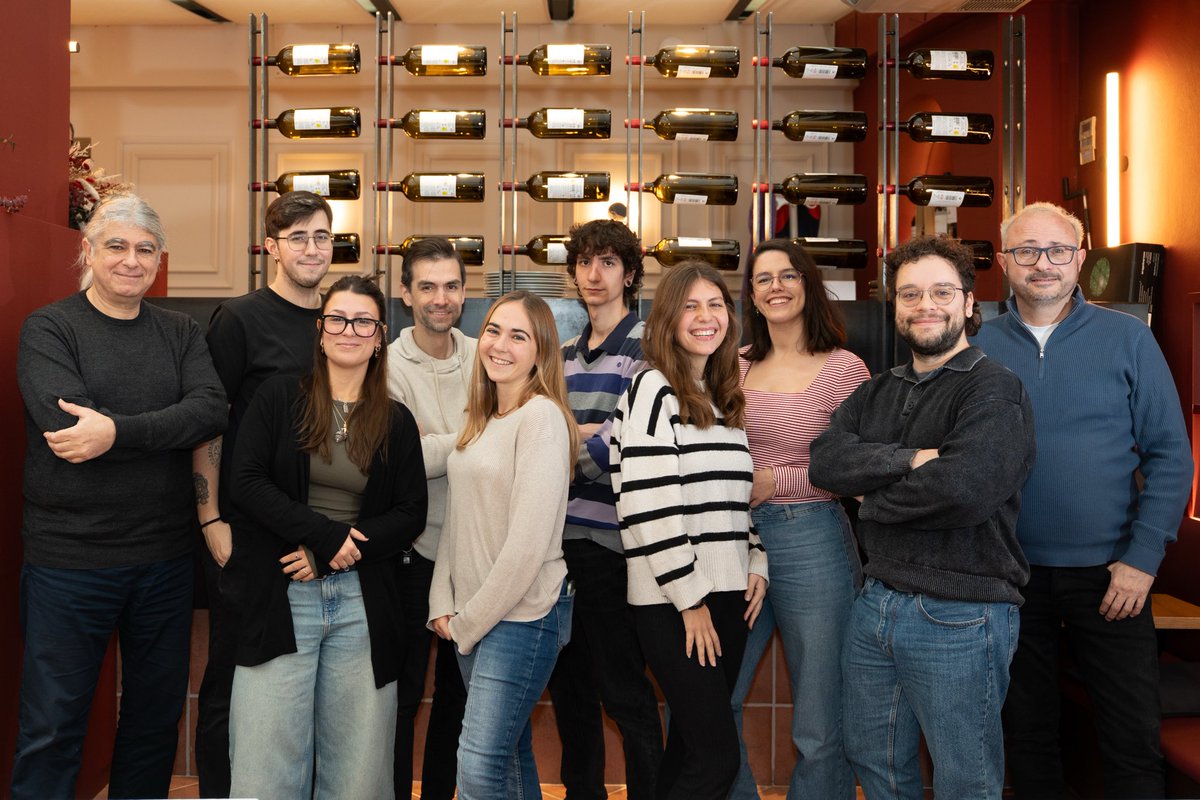 IGNITECopilot's tweet photo. ¡Feliz Año Nuevo 2026, comunidad educativa! 🎉🎓⚡️

De parte de IGNITE, gracias por un 2025 lleno de innovación, aprendizaje y pasión por la educación.

Que este nuevo año traiga aulas más inspiradoras, proyectos transformadores y mucho tiempo para lo que realmente importa: acompañar y empoderar a nuestro alumnado.

¡Sigamos encendiendo el futuro juntos con STEM & IA al servicio de la pedagogía! 

 #Educación #STEM #EdTech  🚀📚