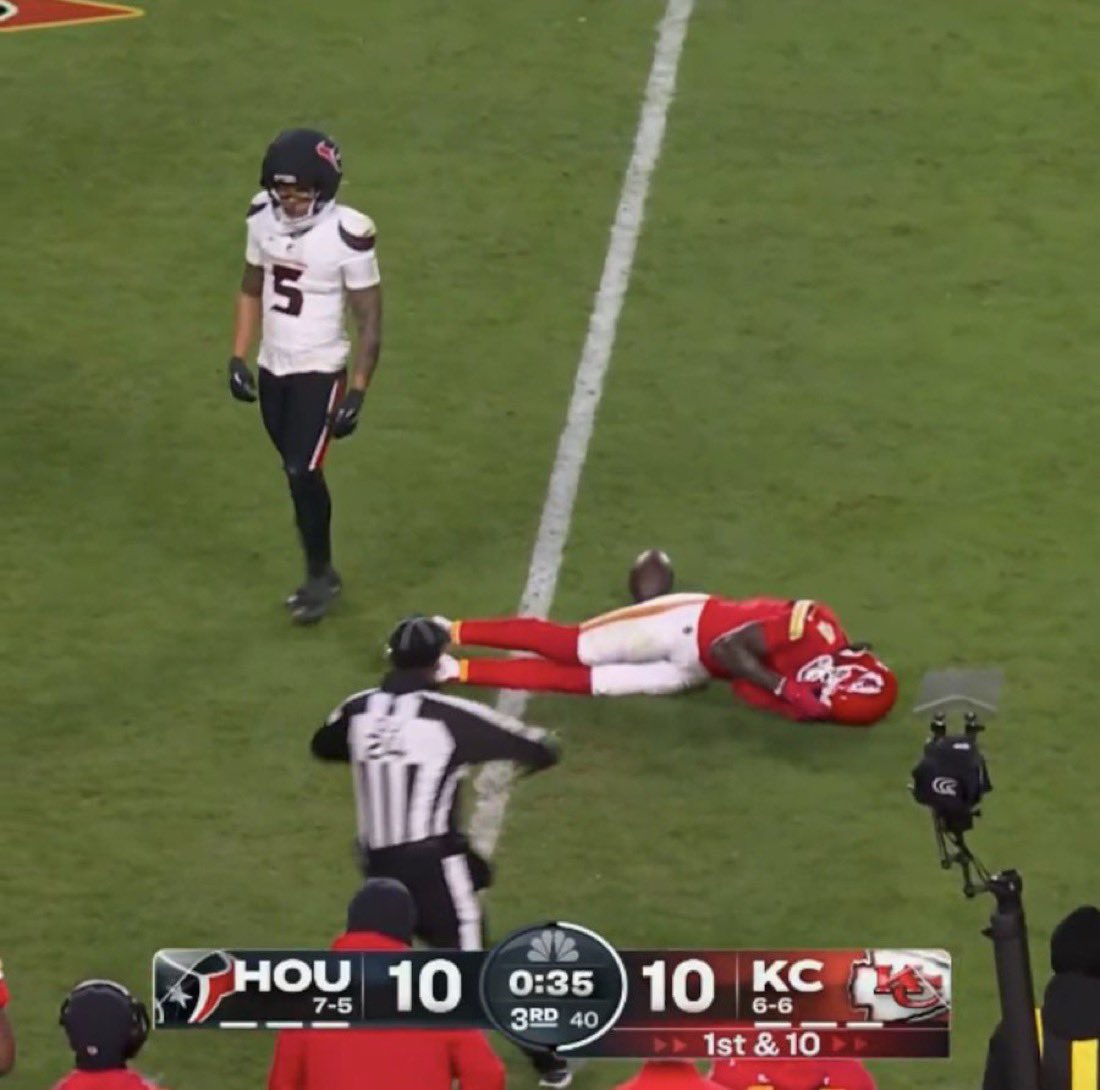 unemployedfc's tweet image. Jalen Pitre is a hero #ChiefsKingdom