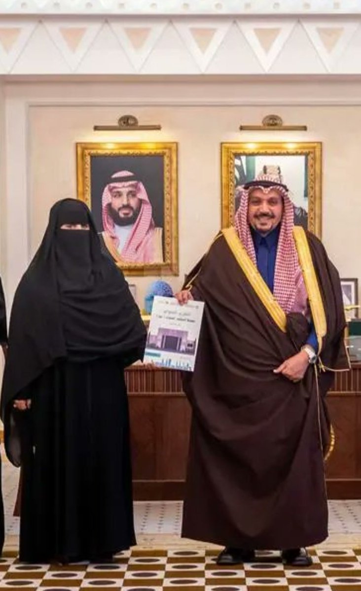 استقبال.. صاحب السمو الملكي، الأمير فيصل بن مشعل بن سعود بن عبدالعزيز آل سعود أمير منطقة #القصيم حفظه الله نائب رئيس جمعية الاستثمار التنموي بمحافظة عنيزة «نمو» الاستاذة القديرة خلود العتيبي حفظها الله واطّلع سموه على تقرير الجمعية
"وأشاد" بمنجزاتها النوعية، ومخرجاتها التنموية