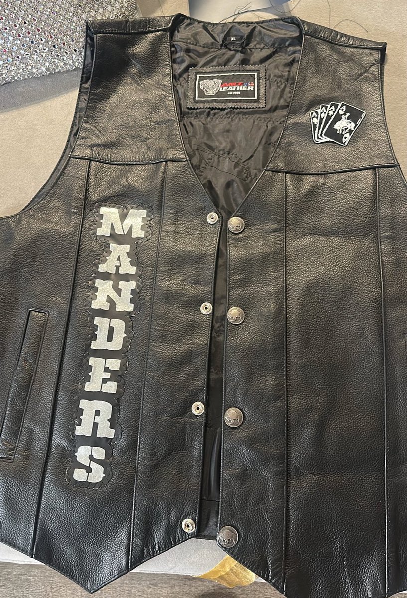 1called_manders's tweet image. 49% Motherfucker 

51% Son of a bitch 

That’s the way #CowboyWay 🤘🏻 ♠️ 
#NewGear 

🎨 🧵 🪡 @Sodapophendrix
