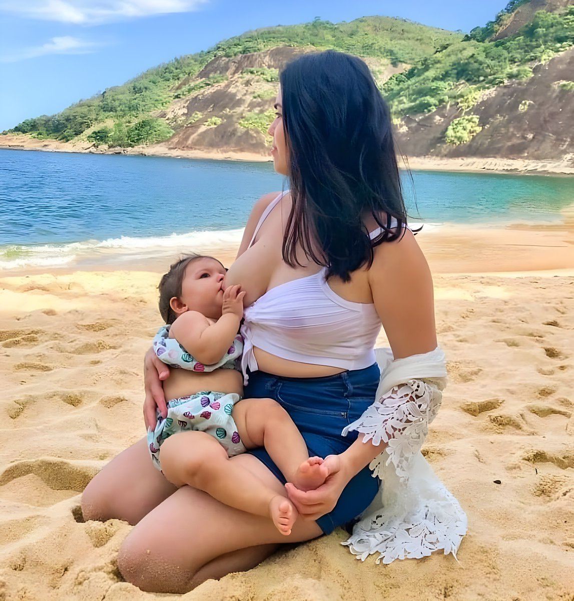 BreastfeedView's tweet image. The warmth of a mother's embrace and milk.