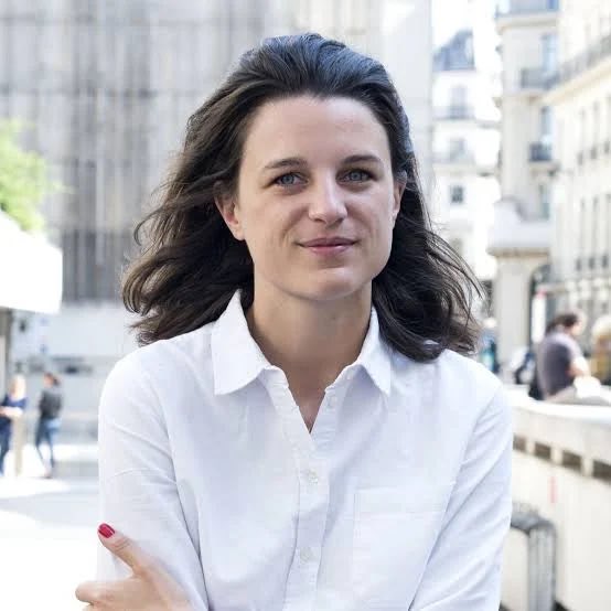 « L’écriture inclusive méconnait la structure profonde du français, pour qui le masculin sert de genre neutre, non marqué au pluriel. Elle ajoute de la complexité et de l’illisibilité à une langue française qui se caractérise par son élégance et sa limpidité. Elle est une