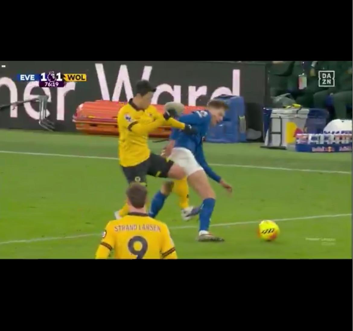 ajchild91's tweet photo. @EFCdaily_ If that was a red this is stone wall https://t.co/OSaL9AthSH