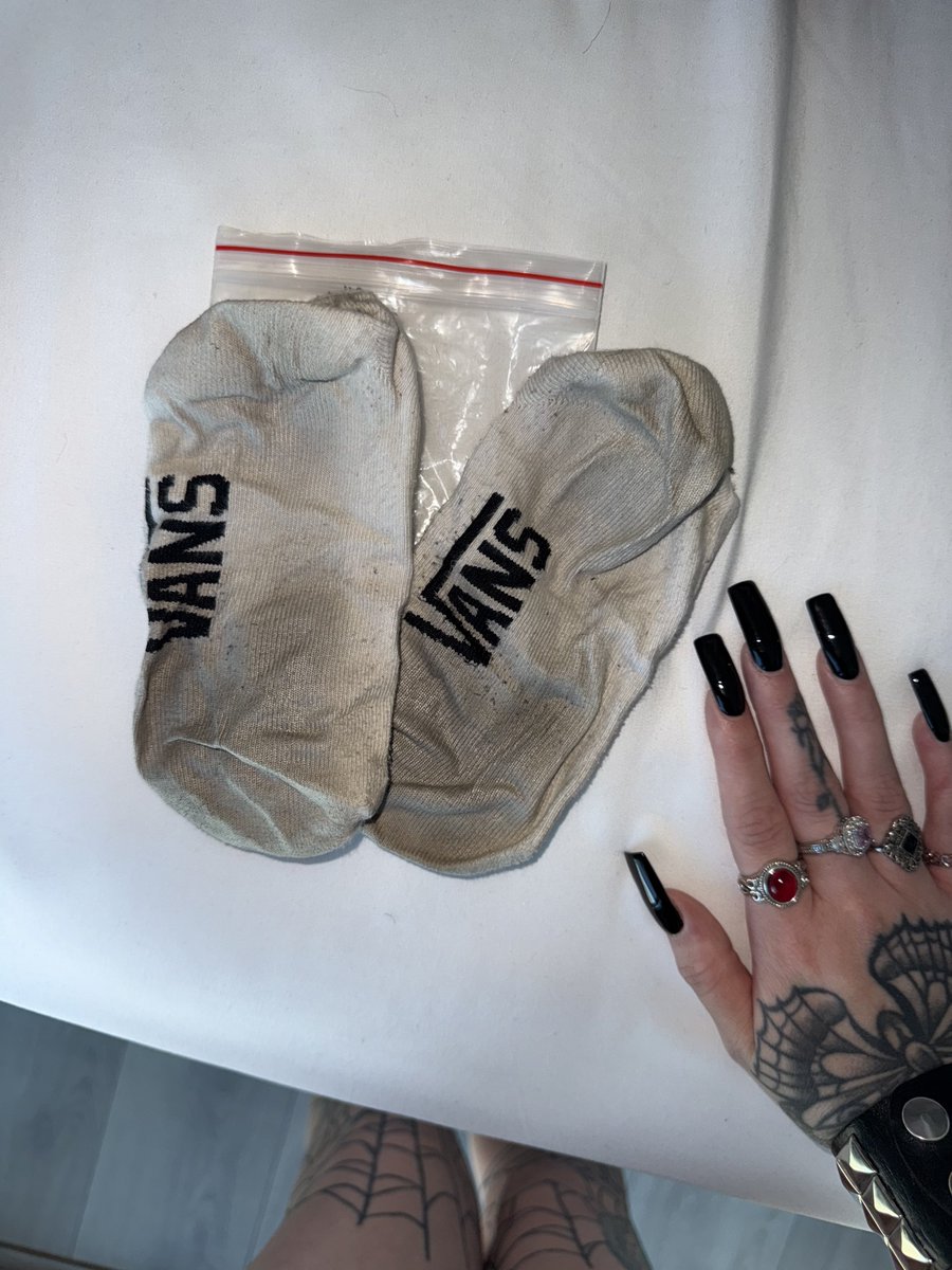 RavenTheBrat tweet media