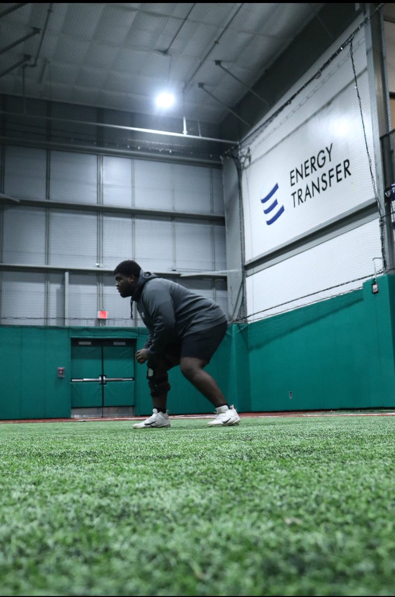 ๐๐๐ง๐ง๐๐ญ๐ก ๐๐๐ซ๐ซ๐ข๐ฌ ๐๐ซ. tweet media