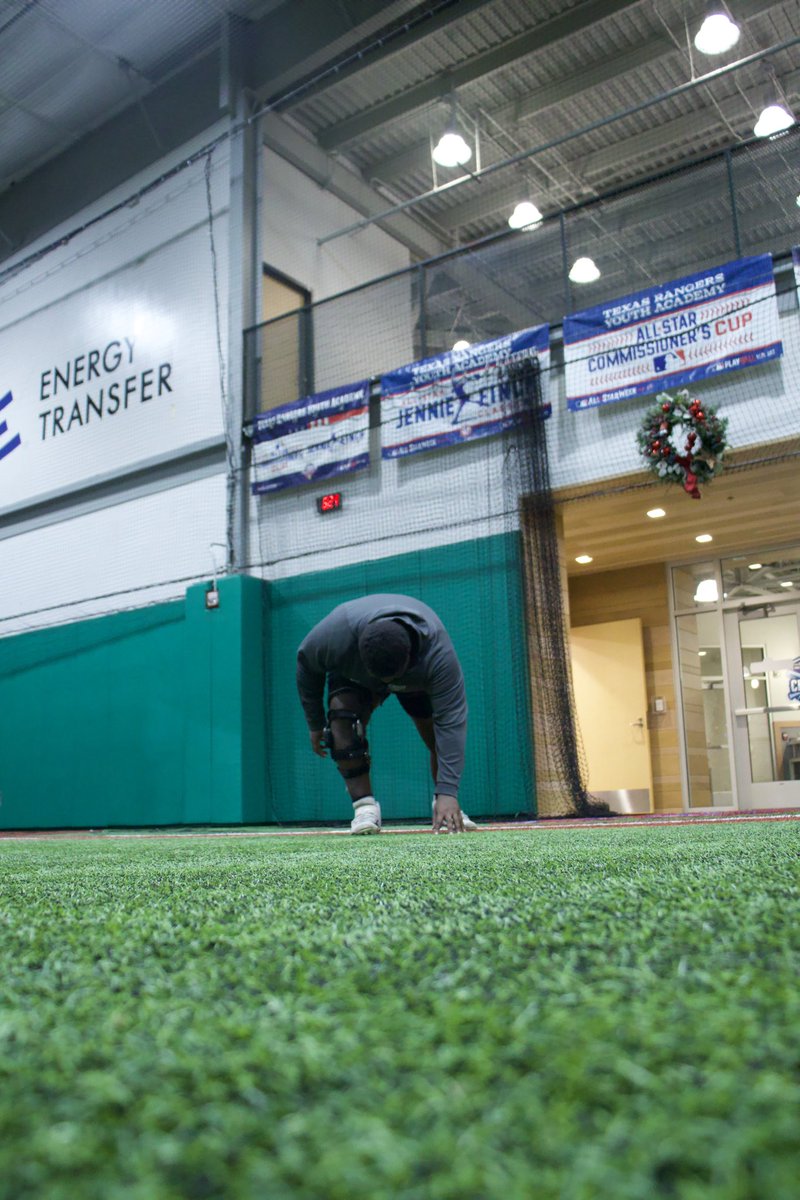 ๐๐๐ง๐ง๐๐ญ๐ก ๐๐๐ซ๐ซ๐ข๐ฌ ๐๐ซ. tweet media