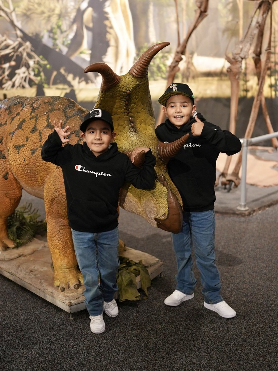 AZMNH's tweet image. Do you have a preschool-aged child?
Join us at the Arizona Museum of Natural History for our Dino Preschool Party on January 10 from 10 AM–12 PM!
Little learners can enjoy hands-on activities, crafts, read-alouds, up-close dinosaur fun, and even a firetruck! Best of all,…