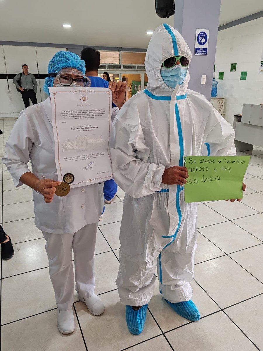 ysuca91siete's tweet photo. #Salud Personal de salud despedido acompaña la conferencia de prensa del Colegio Médico. https://t.co/dJAsMyiJ9x
