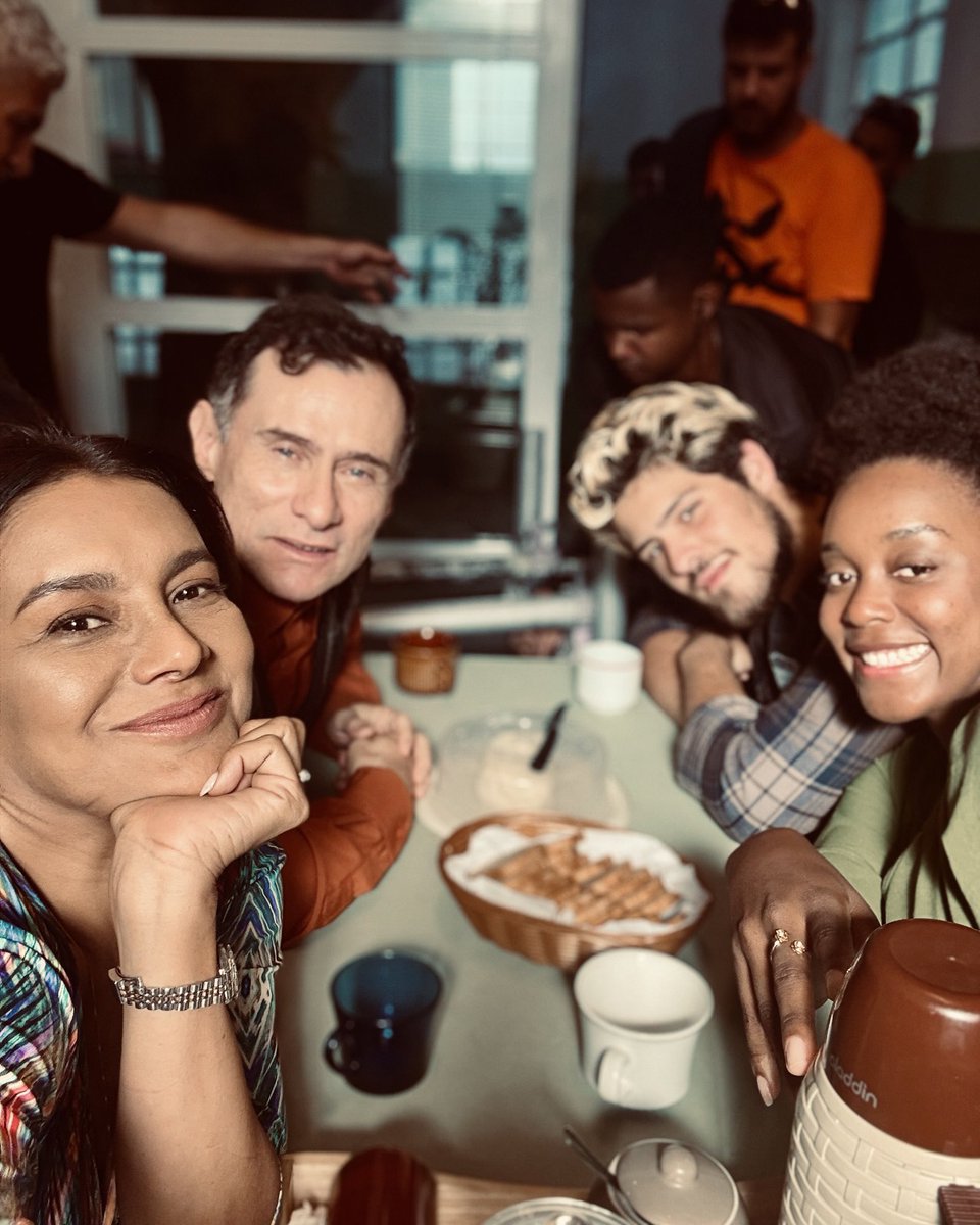 Será que rolou muita fofoca nessa mesa?! Amados <a href="/enriquediazrio/">Enrique Diaz</a> <a href="/aluizarosaa/">Luiza Rosa</a> e <a href="/maulopendes/">Paulo Mendes</a> ❤️ Hoje tem #TrêsGraças.