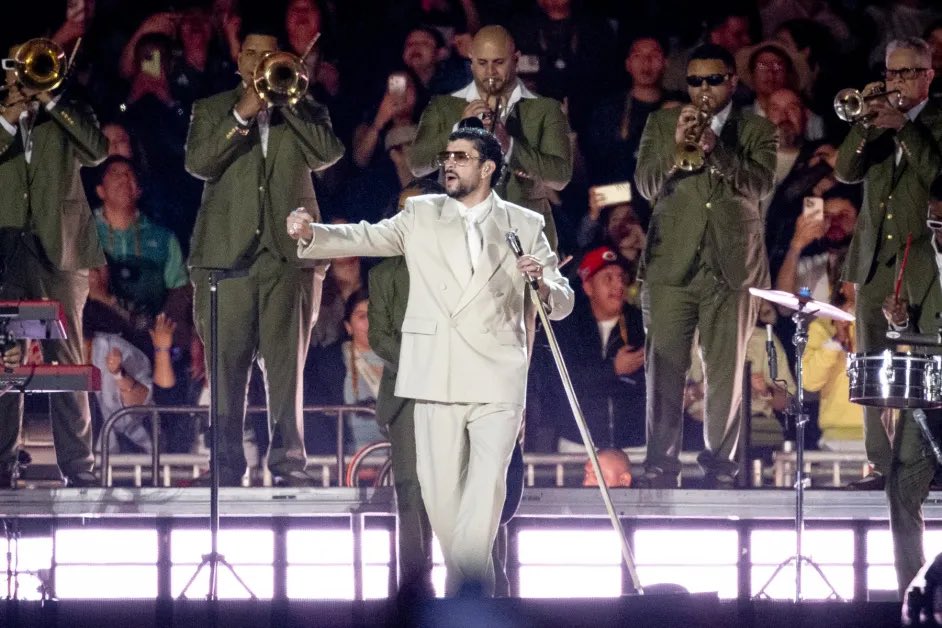 Access Bad Bunny tweet media