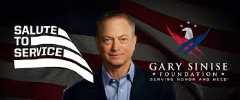 GustavoAdolf_'s tweet photo. Debido al éxito del personaje del Teniente Dan, el actor Gary Sinise puso en marcha en 2011 la Gary Sinise Foundation para los veteranos de guerra heridos, que recauda hasta 30 millones de dólares al año, y tiene 12 aviones privados que utilizan para llevar a estos veteranos y sus familiares a diversos lugares alrededor del mundo.
También apoya a policías, bomberos y sus familiares. 
 Enfoque principal:
- Construcción de casas inteligentes y adaptadas a las necesidades de veteranos gravemente heridos, proporcionándolas sin hipoteca para ayudarles a recuperar la independencia.
- Conciertos y eventos para servir y entretener a las tropas en servicio activo.
- Programas para las familias de los caídos en acto de servicio, como llevar a los hijos a Disneyland.
- Adaptación de vehículos para veteranos con secuelas graves.

"Apoyar a los héroes de nuestra nación es mi misión de vida y continuaré sirviéndola fielmente. Es un honor ser reconocido y la mejor parte es que, a su vez, puedo iluminar y reconocer a los verdaderos héroes que sirven a nuestro país."
Gary Sinise🇺🇸