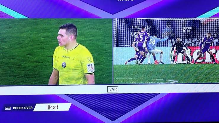 Intervenga qualcuno perché la situazione arbitrale della Lazio non è più sostenibile!

#Lazio #SerieA