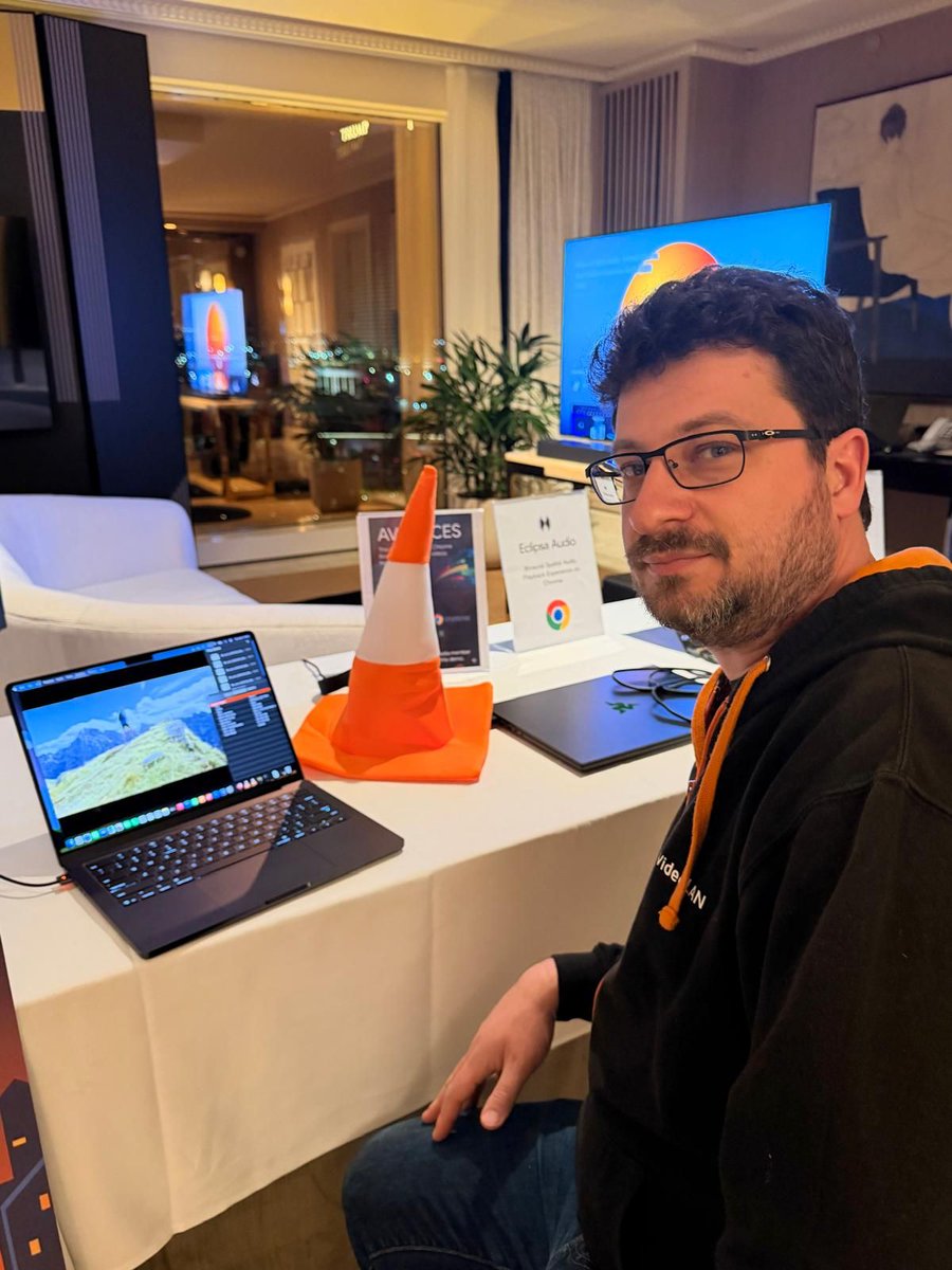 First demo of upcoming new open codec AV2, with playback inside VLC4 at #CES2026 on a normal laptop!

AV2 is coming soon and it's developed by the <a href="/a4omedia/">Alliance For Open Media</a> to have the best royalty-free video codec!

If you want to see the demo during #CES26, contact us!
