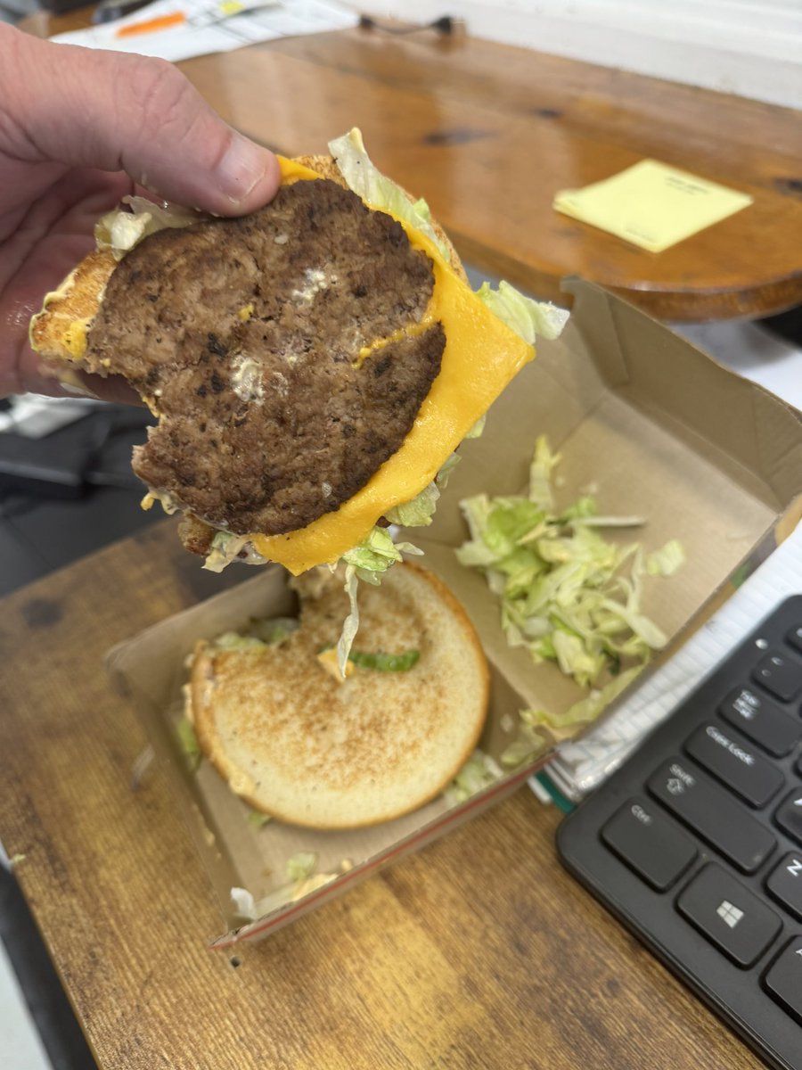 jaycardfan's tweet photo. @McDonalds y’all should be ashamed of you “Big Mac”.  Charging more than you ever have and it’s terrible. Change the name to the “Mini Mac”! https://t.co/LhYB0sCEP5