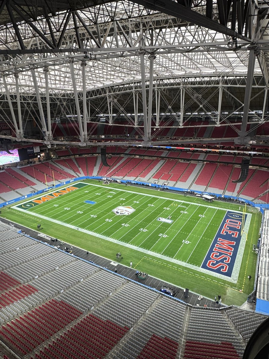 Fiesta_Bowl's tweet image. FIRST LOOK 😮‍💨

The @vrbo Fiesta Bowl field is ready for the @CFBPlayoff Semifinal! 🏈🏆🌵

🎟️ FiestaSportsFoundation.org/tickets