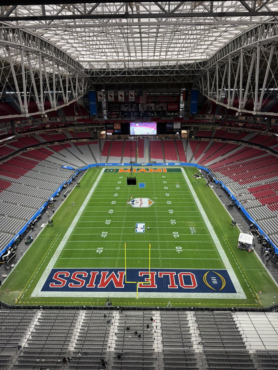 Fiesta_Bowl's tweet image. FIRST LOOK 😮‍💨

The @vrbo Fiesta Bowl field is ready for the @CFBPlayoff Semifinal! 🏈🏆🌵

🎟️ FiestaSportsFoundation.org/tickets