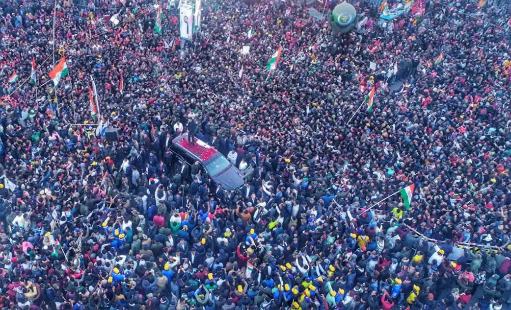 DebuTuduTMC's tweet image. Today, on January 7, 2026 
People from all over Uttar Dinajpur gathered in a massive crowd to catch a glimpse of the our beloved leader Shri #Abhishek #Banerjee.
The massive crowd in Uttar Dinajpur district today signaled strong public support for the 2026 election campaign.✊