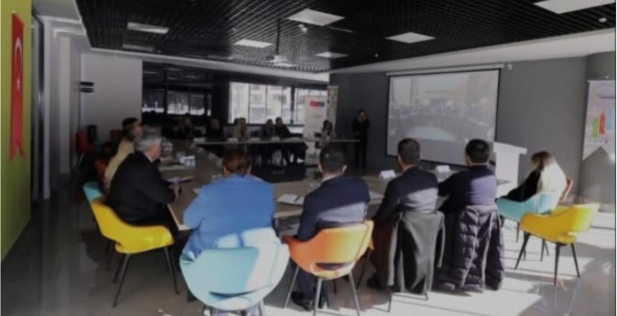 İstasyon Gaziantep ev sahipliğinde düzenlenen Gaziantep Girişimcilik Ekosistemi Paydaş Toplantısı’nın üçüncüsüne HKÜ OSB Teknokent Genel Müdürümüz İpek Yardım katılım sağladı.

#İstasyonGaziantep #Girişimcilik #İşbirliği #HKÜ #OSBGaziantep #OSBTeknokent