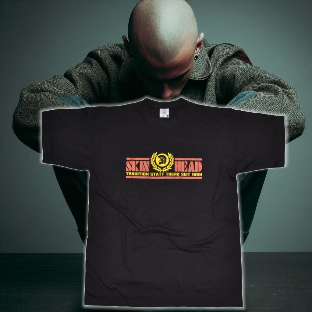 T-Shirt Skinhead Tradition statt Trend seit 1969 👍

skinhead24.de/index.php?nr=S…
T-Shirt vorn mit großem Druck: - Skinhead Tradition statt Trend seit 1969 -
#skingirl #skingirls #skinheadculture #workingclass #skinhead #skinheads #skinheadstyle #oioioi #skinheadshop #skinheadstore