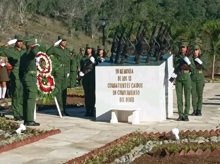 🇨🇺 Homenaje a los 13 Combatientes de las Fuerzas Armadas Revolucionarias caídos en cumplimiento del deber en el poblado de Melones.
#CubaHonra 
#FARCuba 🇨🇺