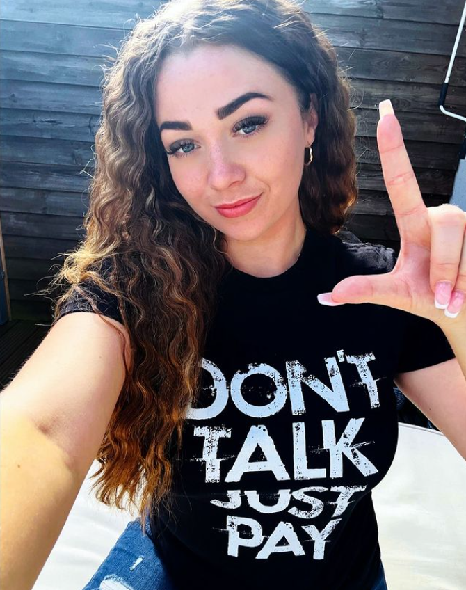 Don't Talk, Just Pay!🫰

Our t-shirt, wonderfully modelled by @kmoneydom, is available at fypmclothing.com!🛒