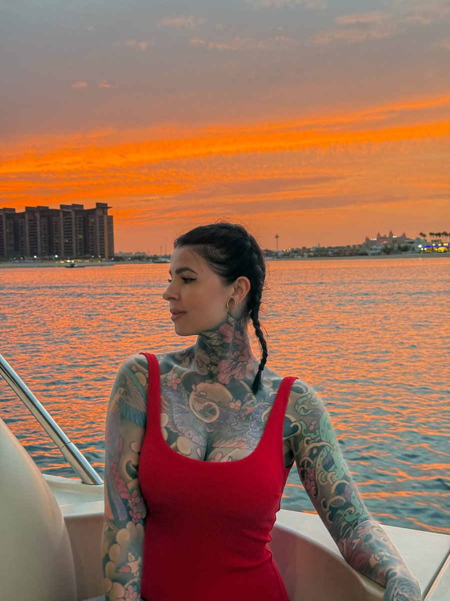 irezumibeth's tweet image. Hey @grok put me in a white wispy dress