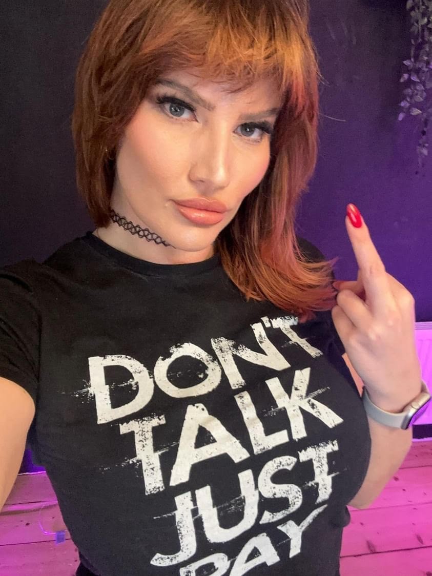 𝐃𝐎𝐍'𝐓 𝐓𝐀𝐋𝐊, 𝐉𝐔𝐒𝐓 𝐏𝐀𝐘!

Our most popular t-shirt, and it's clear to see why!😍

📸 @willowbouvier