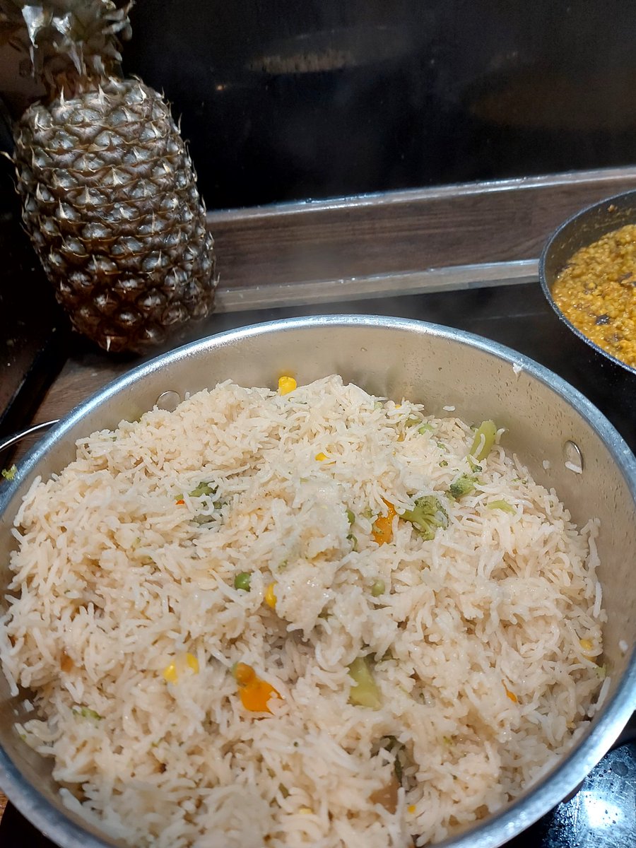 DrKhan_do's tweet photo. When it used to be very cold out, my mom would make #Mung #dal whole. So I tried it today 🙂 &amp; I will serve with #saffron #rice (veg)  👇🏼
If you want to try it , I would follow this recipe, same as my mom's - Green #Moong Dal (Green Gram Dal)  https://t.co/Zwdi2yIrEW
#lentil https://t.co/vohOi7lTcw