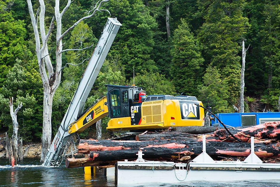 forestmachineoj's tweet photo. Recovering valuable sinker logs 
https://t.co/27QOtILOhh https://t.co/4E69RMdBT6