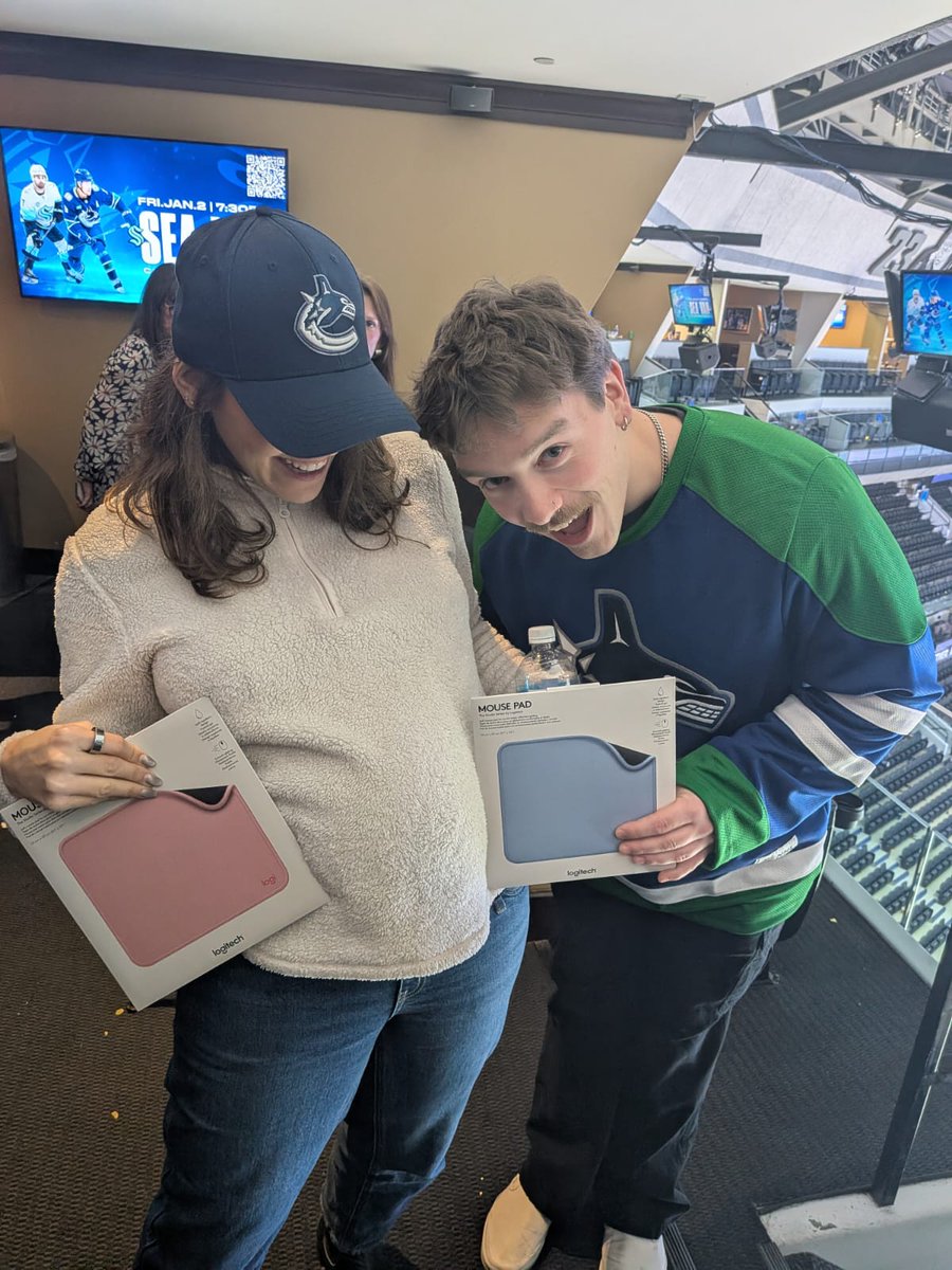 LimitlessAV's tweet image. 🎉Holiday Cheers with our Team🏒! 

We wrapped up the year with an unforgettable holiday celebration at the @Canucks game! 

Here’s to the relationships we’ve built, the momentum we’ve gained, and an even more exciting year ahead. 

#HolidayEvent #TeamCelebration #Canucks