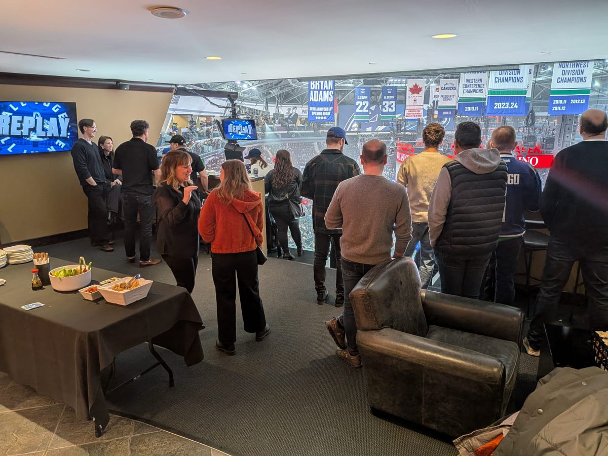 LimitlessAV's tweet image. 🎉Holiday Cheers with our Team🏒! 

We wrapped up the year with an unforgettable holiday celebration at the @Canucks game! 

Here’s to the relationships we’ve built, the momentum we’ve gained, and an even more exciting year ahead. 

#HolidayEvent #TeamCelebration #Canucks