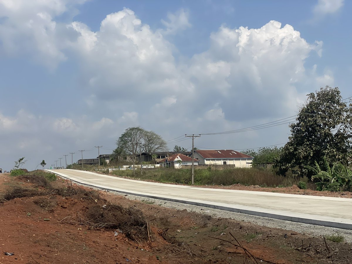 This is the Ilesha - Ife - Ibadan expressway, one of the projects being executed by the Minister of Works, H.E. David Nweze Umahi and a major entry point into Ekiti state. 

One lane is currently undergoing concrete pavement construction, while the other lane is being used by