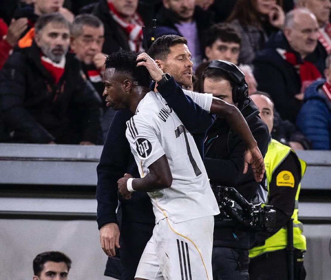 🚨🇧🇷 Xabi Alonso: “Vini Jr is going to be important. We need him at his best, enjoying himself on the pitch”.

“When he does, he gives us that edge. We have to find him. He’s fundamental for us”.