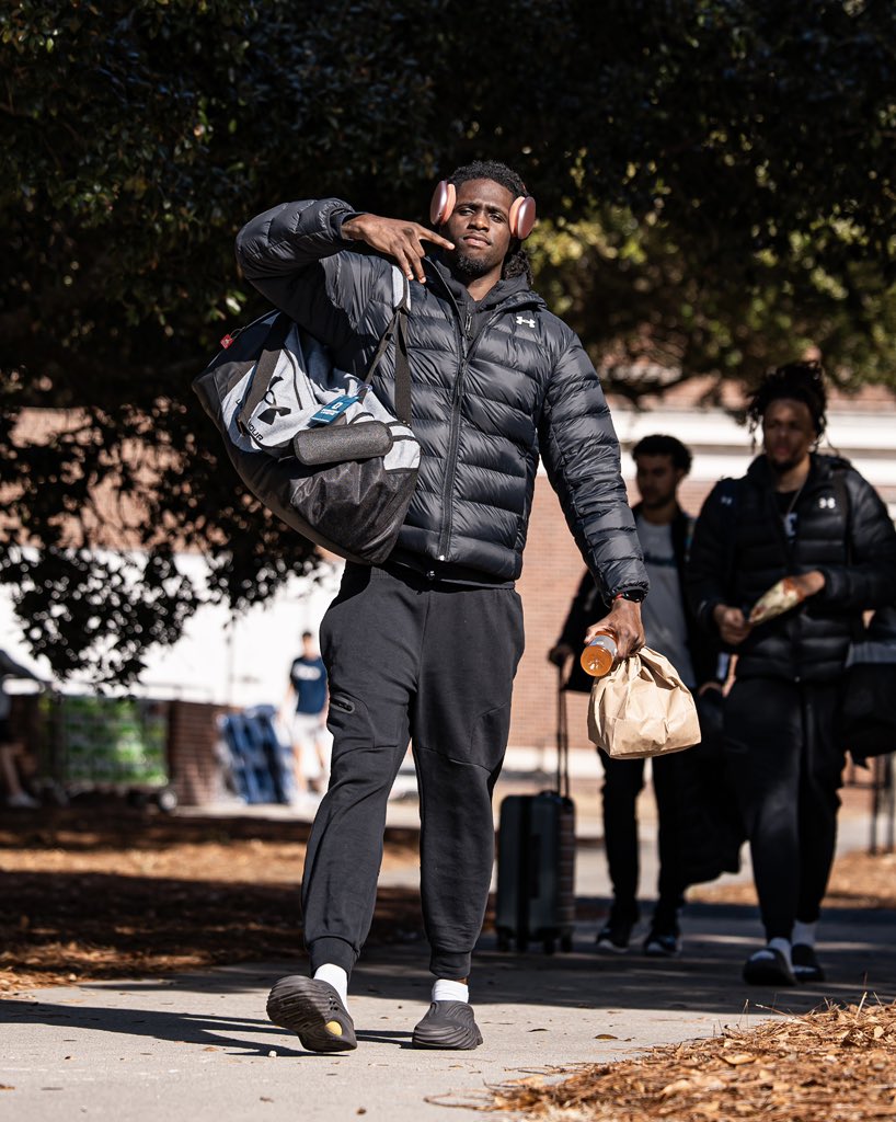 uncwmenshoops's tweet image. Another business trip🧳

#BleedTeal