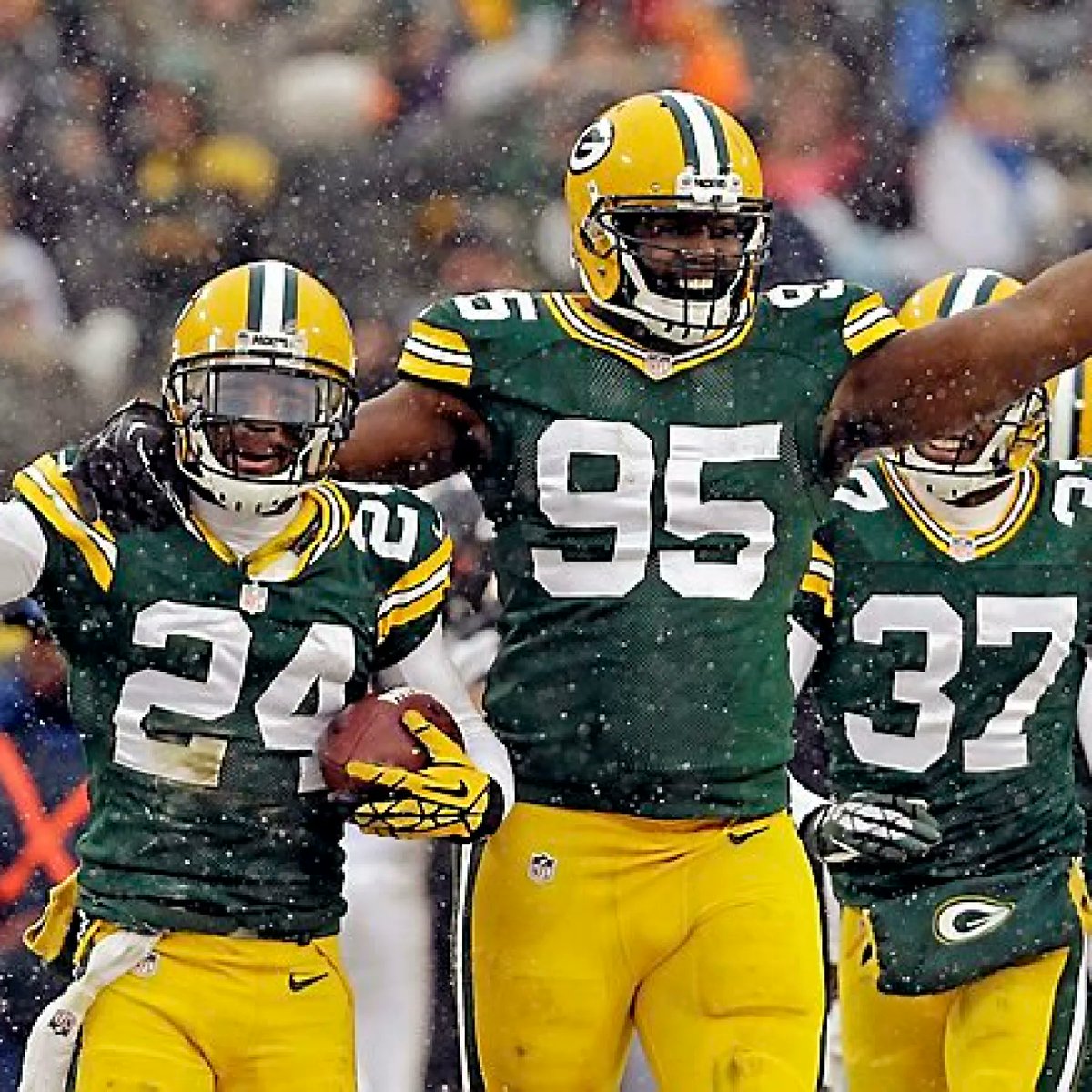 We are back tonight at the Green Bay Distillery with Super Bowl champion Jarrett Bush! Join us at 6pm for Football, Food and Fun. Let's get ready for Packers/Bears playoff style! See you tonight! <a href="/MayfieldSport/">Mayfield Sports 🖊</a> <a href="/Jarrettbush/">Jarrett Bush</a>