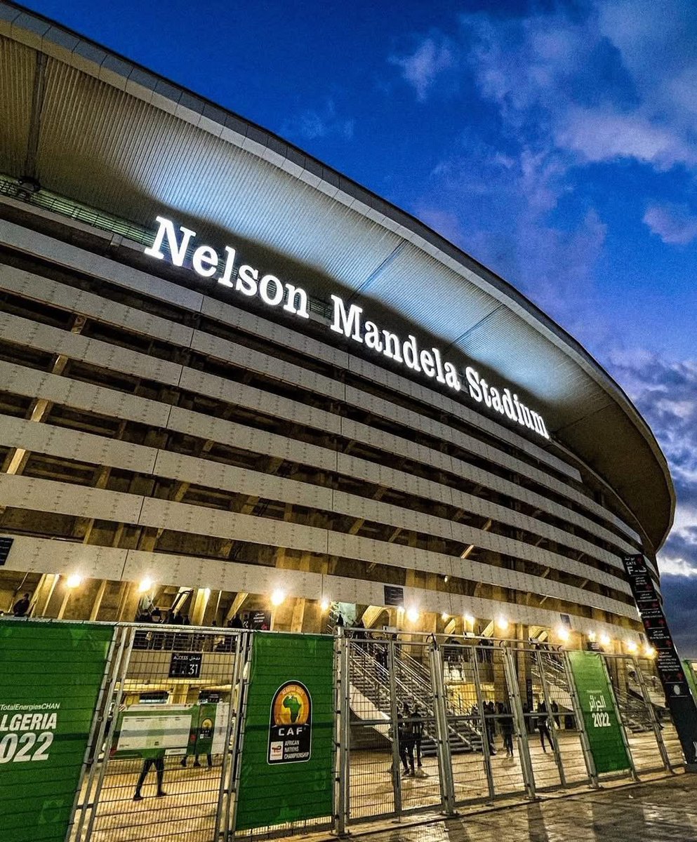 Algeria_FC's tweet image. Are you talking about the same Nelson Mandela who did his military training in Algeria? The same Nelson Mandela Algeria provided weapons to to help free South Africa? The same Nelson Mandela we named a stadium after? The same Nelson Mandela we paid tribute to in a friendly match?