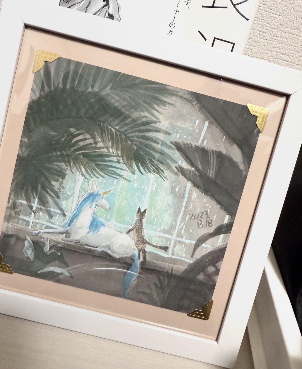 先日お迎えしたKAZさん(@_neconya )の作品もデスクのそばに飾ってる