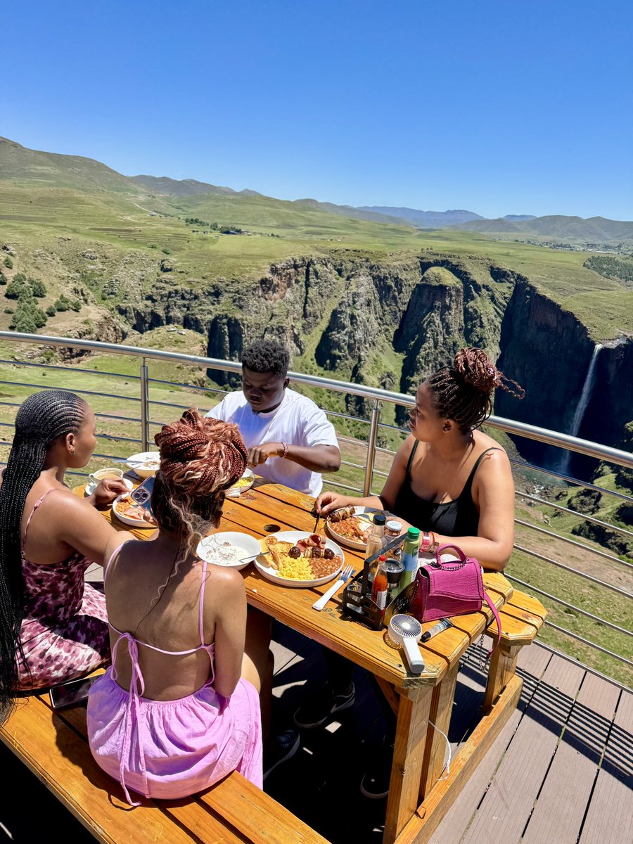 AfricaFactsZone's tweet image. Ghanaian Youtuber, Wode Maya has been to over 40 African countries to promote tourism and culture.