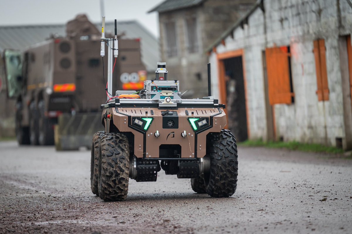 En 2026, l’<a href="/armeedeTerre/">Armée de Terre</a> poursuivra ses efforts d’innovation dans le domaine de la robotique.
 
Conduit avec l’Agence Ministérielle pour l’IA de Défense, le projet Pendragon porte et traduit cette volonté de gagner les guerres de demain. 
 
Objectif 2027 : livrer dans les forces