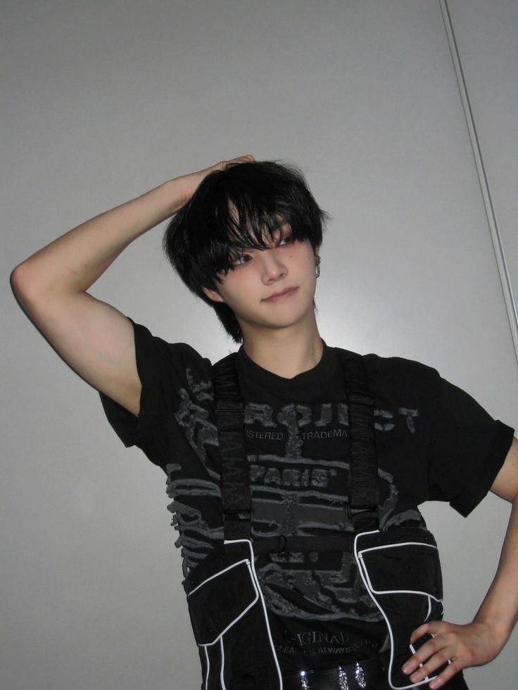 [🪷]
January 8th marks the birthday of the wonderful siyun! He turned 21 🥳 We wish him a year full of lasting happiness ❤️✨

#Happy_Siyun_day
 #멋진_슌랑이의_날