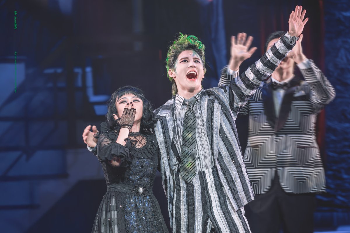 lucylallaice's tweet image. 260106 뮤지컬 비틀쥬스 커튼콜데이
🔗mr-incredible.com/362 

...🖤👻💚
#김준수 #XIA #비틀쥬스