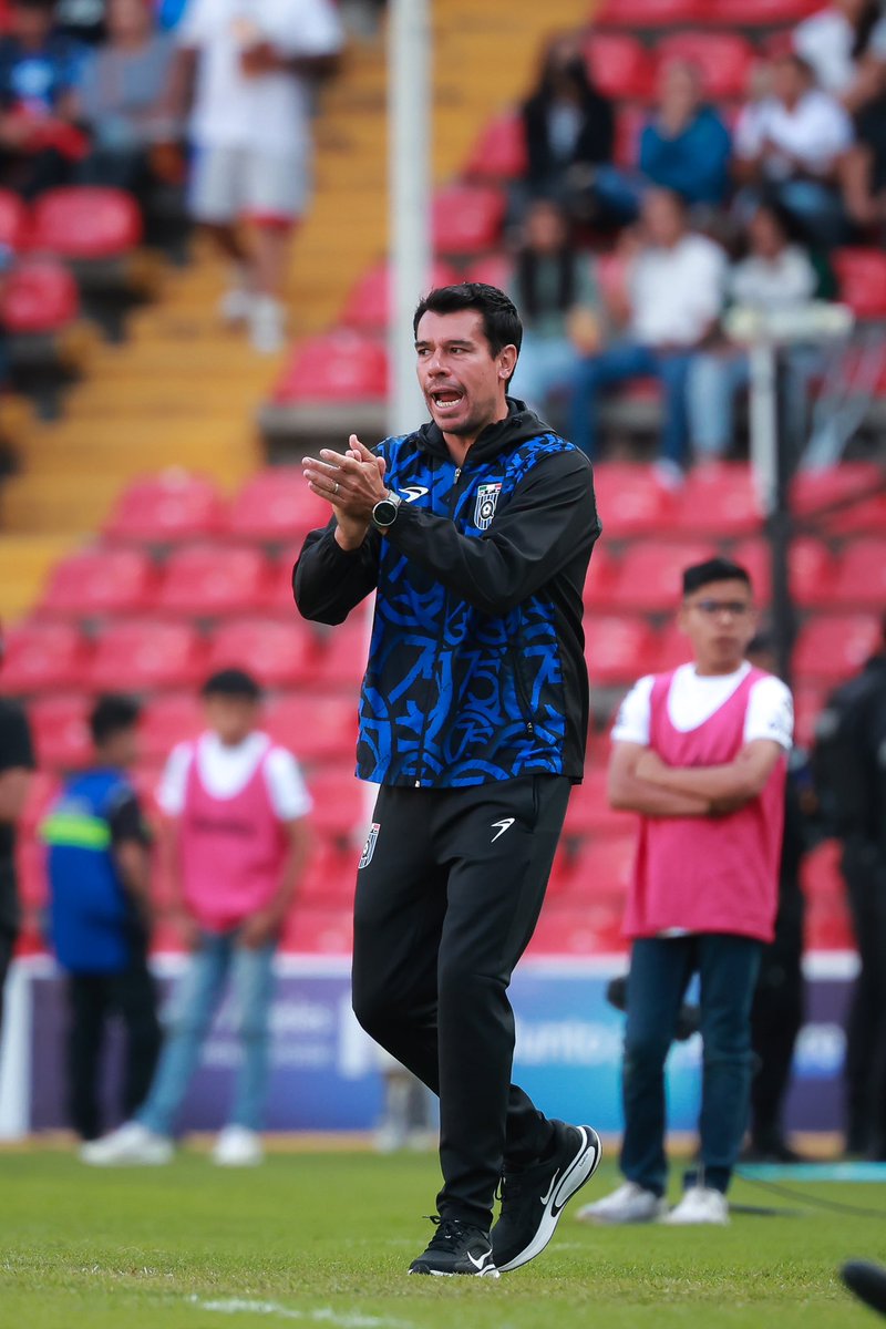 Agradecido con los jugadores, que dejaron todo SIEMPRE, gracias STAFF por su incansable trabajo cada día para que saliera bien. GRACIAS @clubqueretaro 🔝⚽️ Pasamos dificultades que nos hicieron mejores y fuertes. Un año de trabajo-estrategia-aprendizaje-voluntad y mucho corazón.